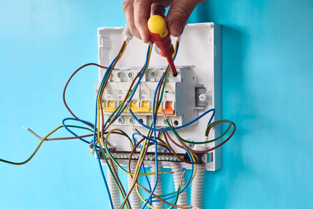 installation of circuit breakers in fuse box